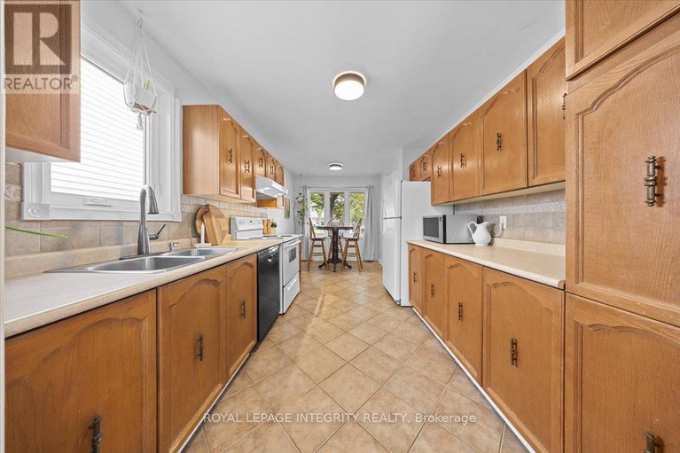 28813112/3759-autumnwood-street/emerald-woodssawmill-creek/ottawa/ontario/K1T2G7_14