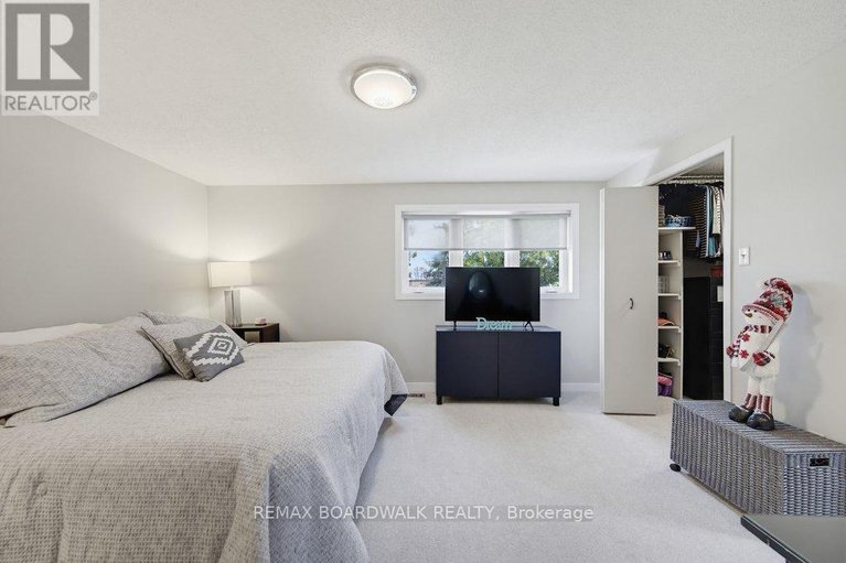 29646325/1703-fieldstone-crescent/convent-glen-south/ottawa/ontario/K1C1R6_22