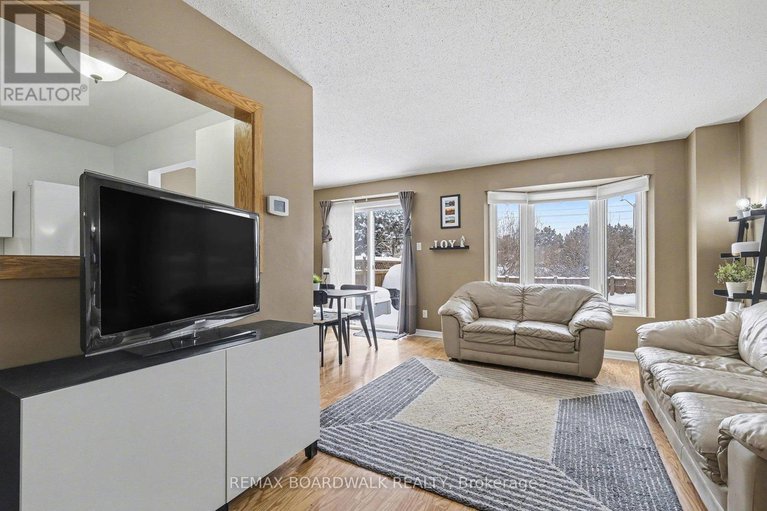 29300641/448-valade-crescent/fallingbrookpineridge/ottawa/ontario/K4A2W4_5