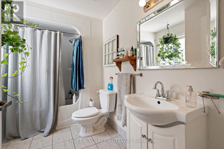 28933674/a-b-116-cambridge-street-n/west-centre-town/ottawa/ontario/K1R7A7_15