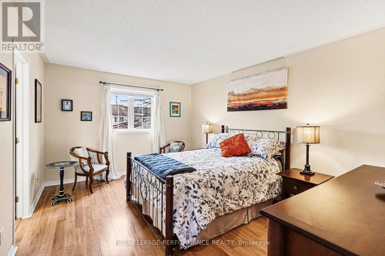 29610973/897-paradise-crescent/fallingbrookgardenway-south/ottawa/ontario/K4A3S5_14