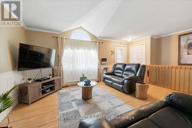 28215127/213-longueuil-street/lorignal/champlain/ontario/K0B1K0_6