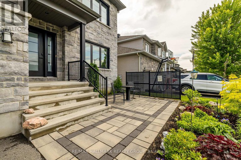 28347410/87-cobblestone-drive/village-of-russell/russell/ontario/K4R0B2_2