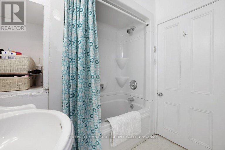 28218269/81-lakeshore-drive/morrisburg/south-dundas/ontario/K0C1X0_31