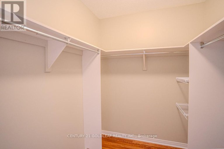 29137648/4-schoolhouse-private/lindenlea/ottawa/ontario/K1M2J5_16