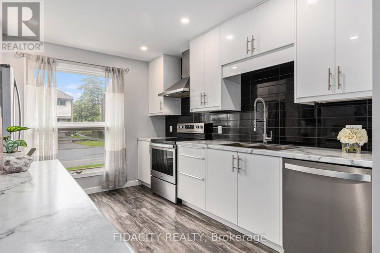28360689/19-carmichael-court/beaverbrook/ottawa/ontario/K2K1K1_12