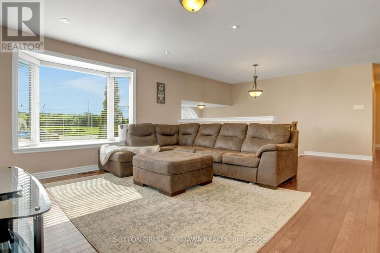 28494300/1887-champlain-street/clarencerockland-twp/clarence-rockland/ontario/K0A1N0_16