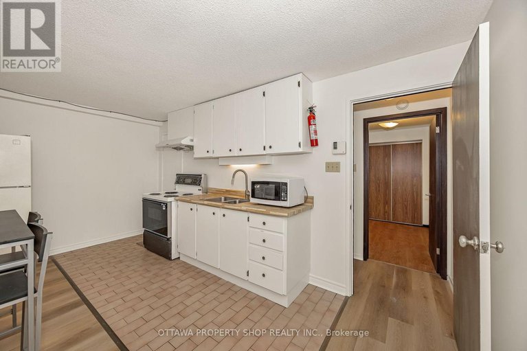 29431768/848-maitland-avenue/mckellar-heightsglabar-park/ottawa/ontario/K2A2S3_32