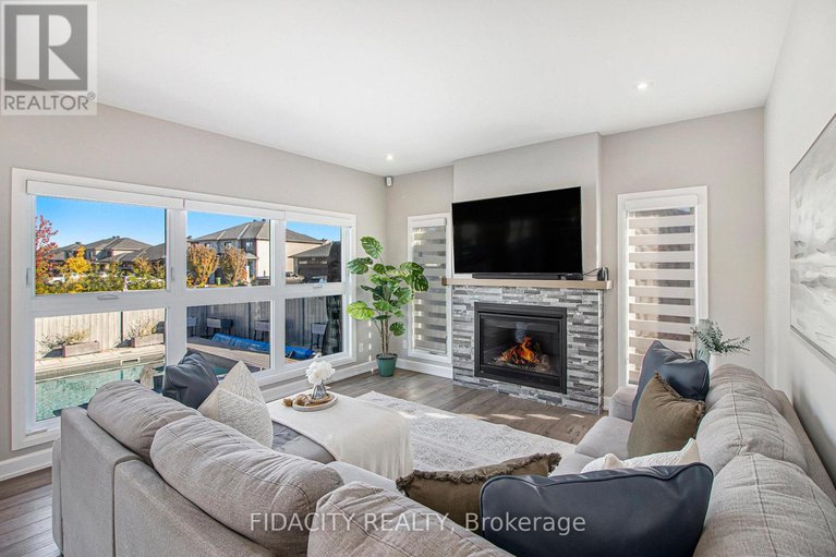 29144695/649-misty-street/village-of-russell/russell/ontario/K4R0E7_8