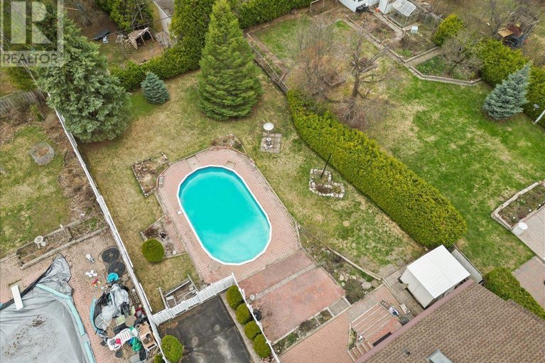 29678881/72-crownhill-street/cardinal-heights/ottawa/ontario/K1J7K8_31