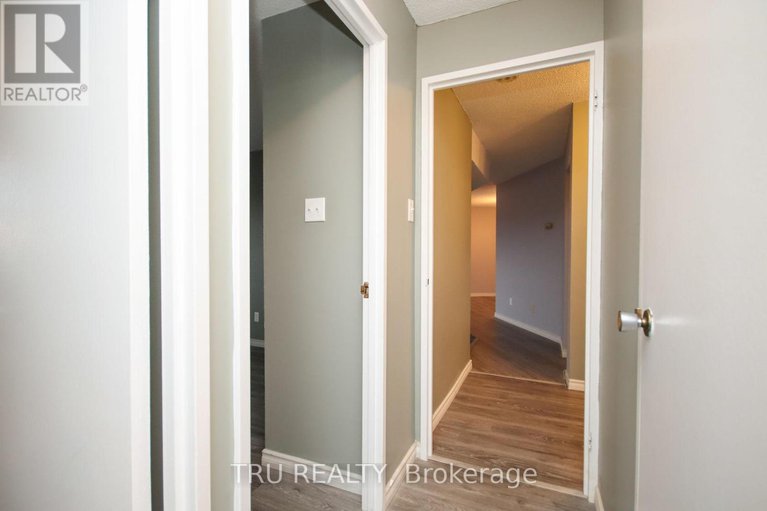 28397093/1604-1081-ambleside-drive/woodroffe/ottawa/ontario/K2B8C8_22