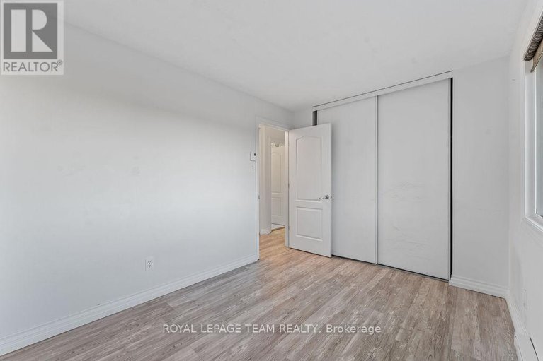 29006279/417-214-viewmount-drive/borden-farmstewart-farmcarleton-heightsparkwood-hills/ottawa/ontario/K2E7X3_23