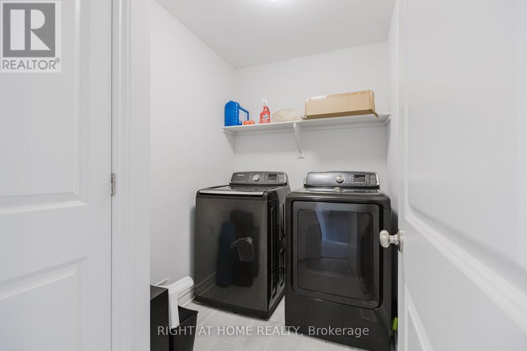 28523248/669-cordelette-circle-e/mer-bleuebradley-estatesanderson-park/ottawa/ontario/K1W0P2_36