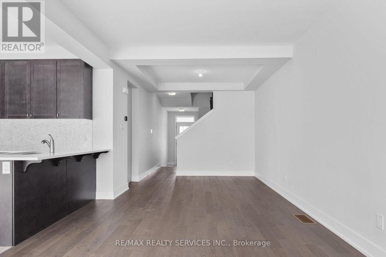 29447721/724-rouncey-road/emerald-meadowstrailwest/ottawa/ontario/K2S1B6_11