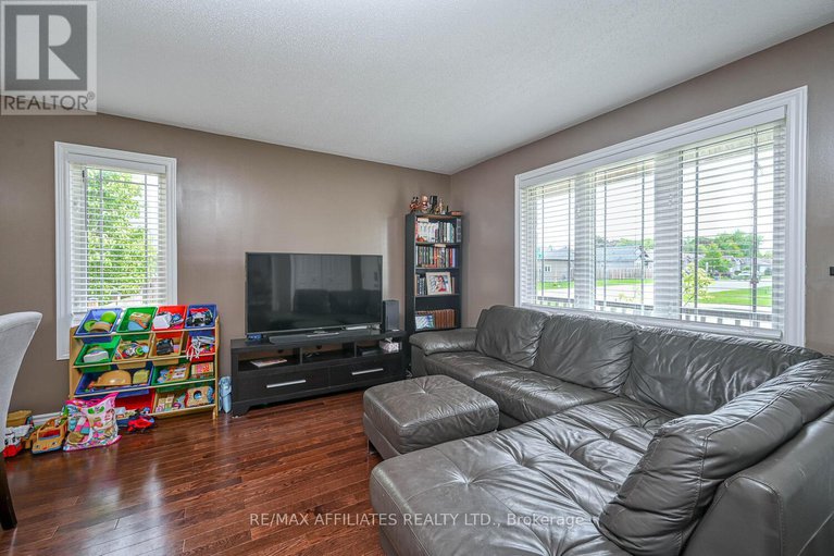 28567614/30-lee-avenue/smiths-falls/smiths-falls/ontario/K7A0A2_3