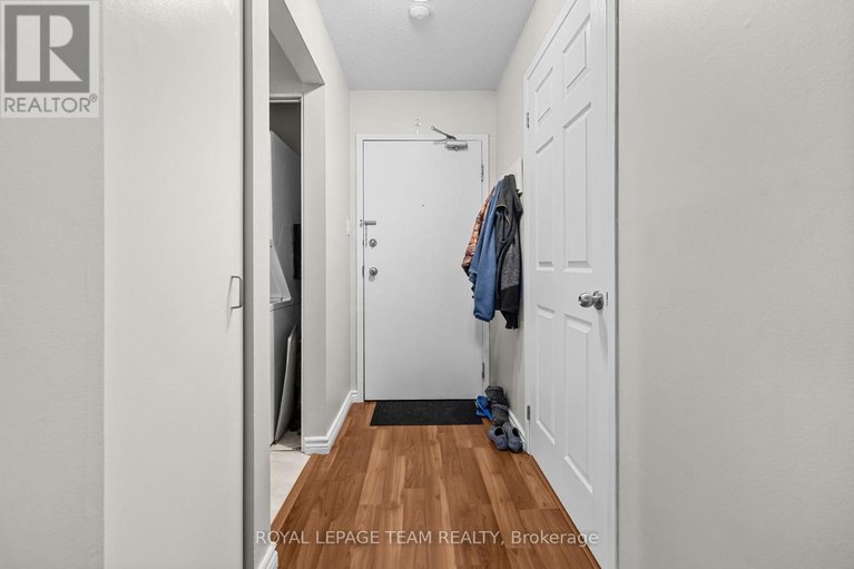 29603328/214-270-brittany-drive/viscount-alexander-park/ottawa/ontario/K1K4M3_3