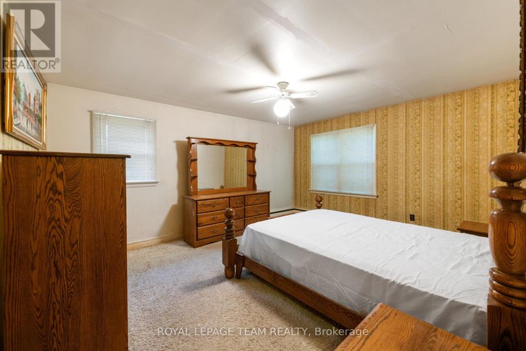 28567961/873-dunlevie-avenue/mckellar-heightsglabar-park/ottawa/ontario/K2A2Z3_12