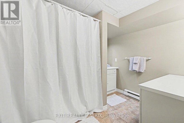 29667143/1583-sunview-drive/orleanssunridge/ottawa/ontario/K1C5A6_32