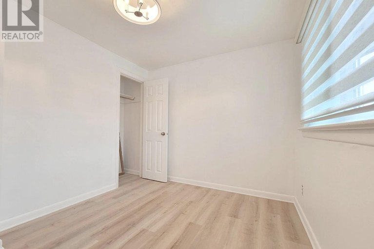 28979840/852-cummings-avenue/castle-heightsrideau-high/ottawa/ontario/K1K2L4_15