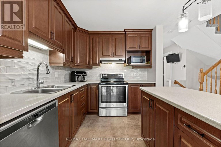 28887715/2309-marble-crescent/town-of-rockland/clarence-rockland/ontario/K4K0G9_11