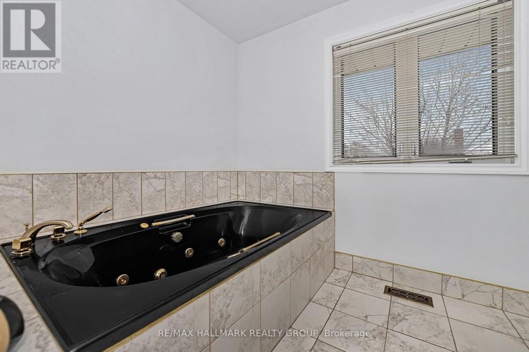 29325453/4-elderwood-trail/stittsville-central/ottawa/ontario/K2S1C9_35