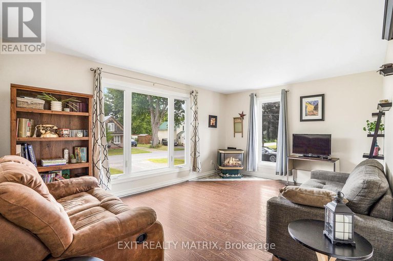 28587958/17-casselman-street/finch/north-stormont/ontario/K0C1K0_5