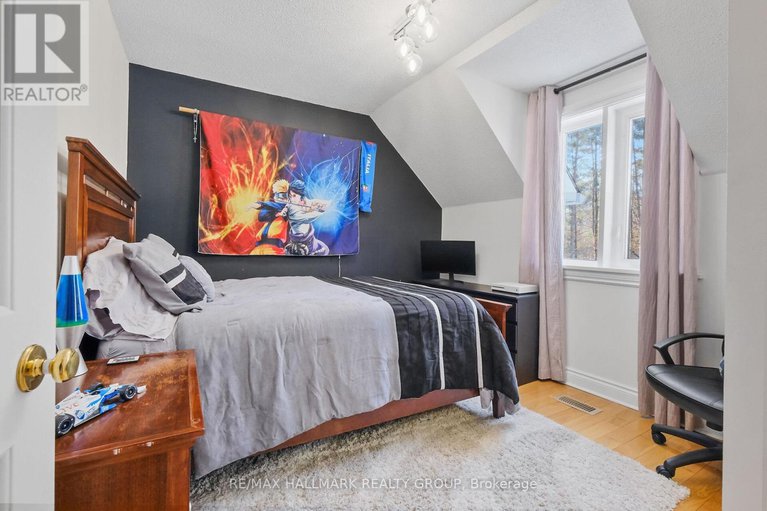28622759/1390-lough-drive/cumberland-estates/ottawa/ontario/K4C1A9_38
