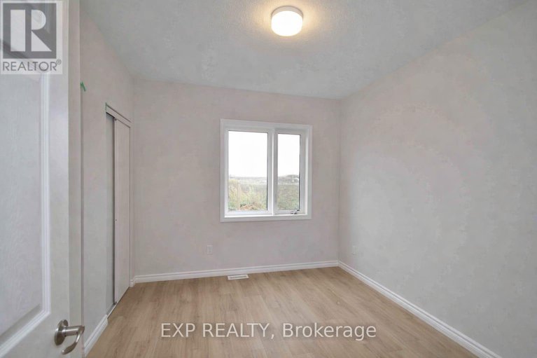 29436230/294-zenith-private/half-moon-bay/ottawa/ontario/K2J6N2_18