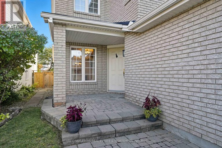 28986125/42-bellingham-place/hunt-club-parkgreenboro/ottawa/ontario/K1T4B2_3