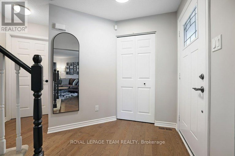 28522929/8-black-rivers-place/bridlewood/ottawa/ontario/K2M2E2_6