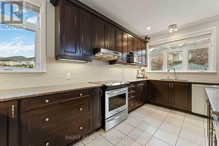 29613139/211-denali-way/stittsville-north/ottawa/ontario/K2S0N1_13