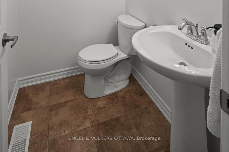 29634185/166-lily-pond-street/emerald-meadowstrailwest/ottawa/ontario/K2M0J5_14