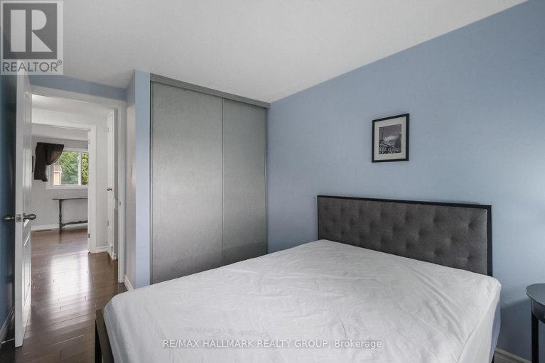 28538565/296-pintail-terrace/chatelaine-village/ottawa/ontario/K1E2A1_37