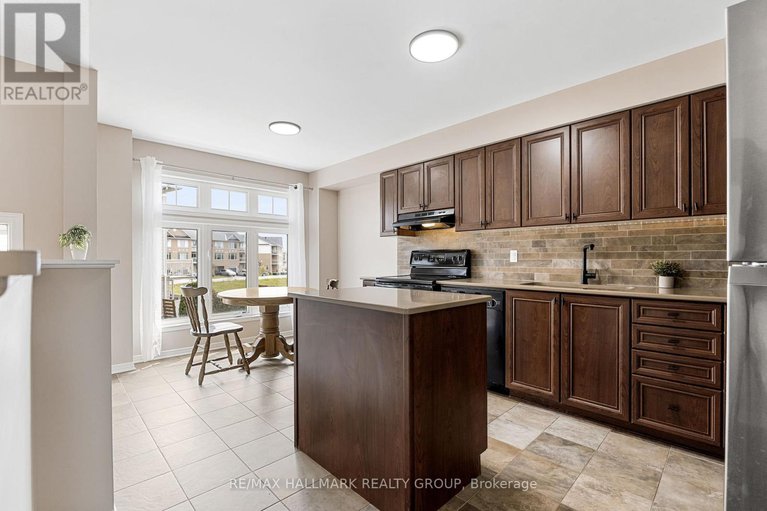 28482791/253-stroget-private/merivale-industrial-parkcitiplace/ottawa/ontario/K2E0A9_5