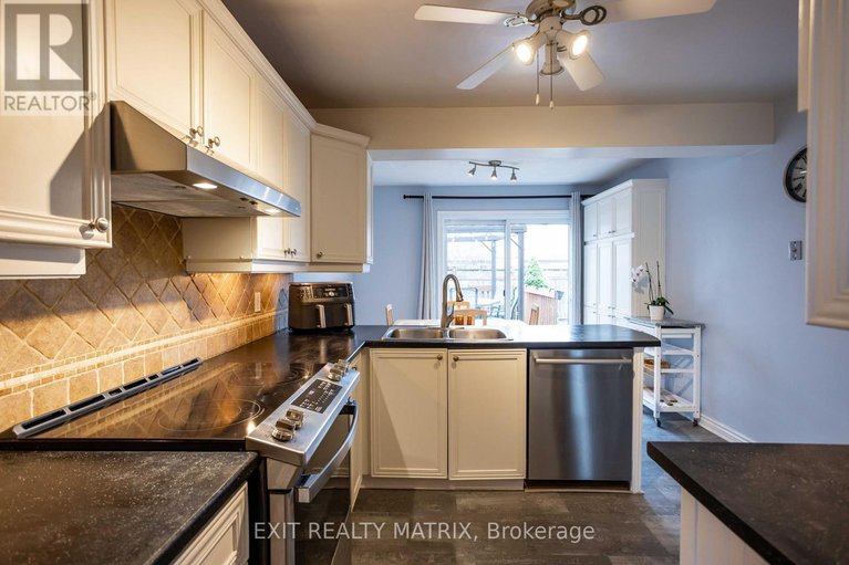 29636686/555-apollo-way/fallingbrookpineridge/ottawa/ontario/K4A1V1_11