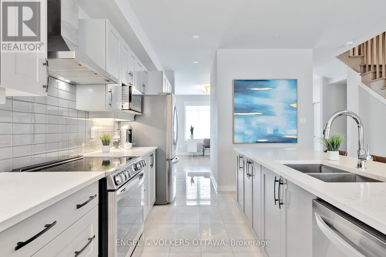 28377095/624-mikinak-road/cfb-rockcliffe-and-area/ottawa/ontario/K1K3X7_15