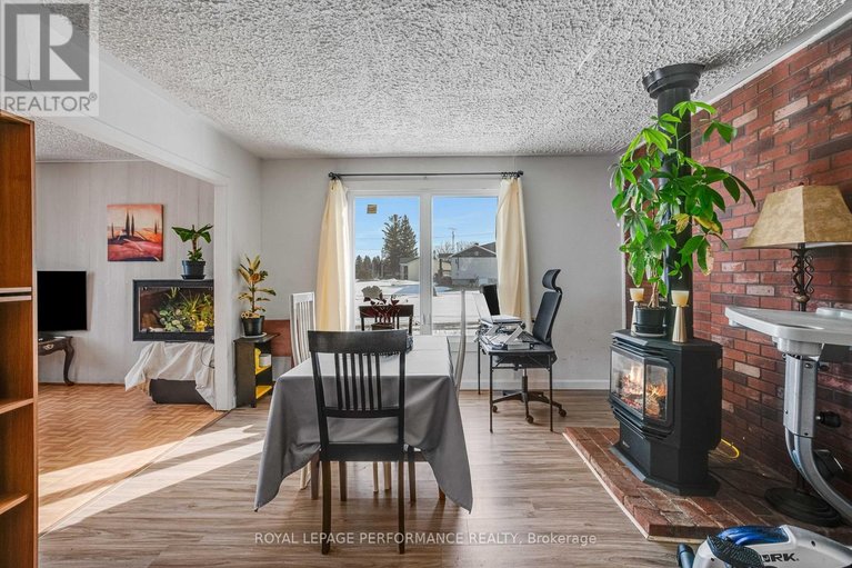 29504497/2082-sandy-hill-road/lorignal/champlain/ontario/K0B1K0_17