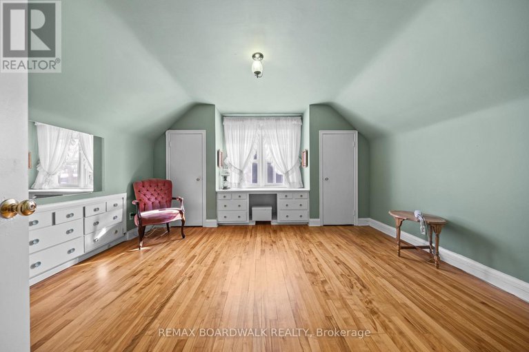 29393366/961-kingsmere-avenue/mckellar-heightsglabar-park/ottawa/ontario/K2A3K3_32