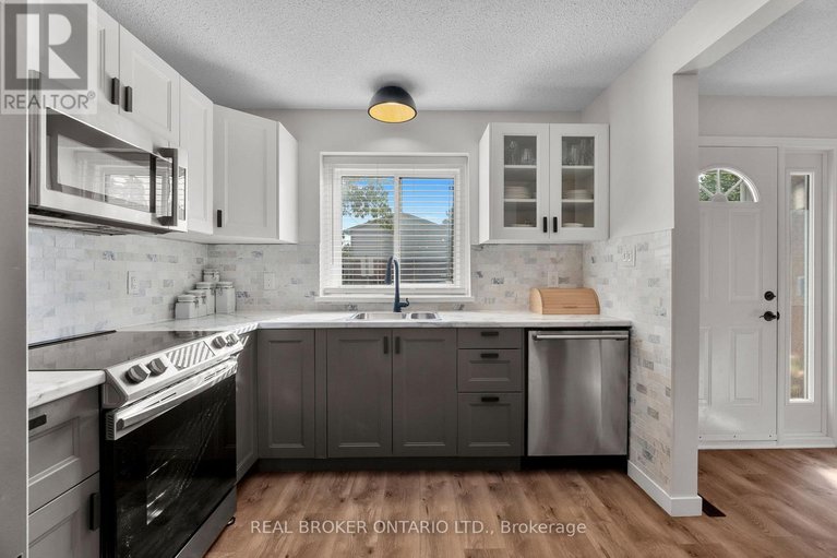 28983719/a-3911-old-richmond-road/arbeatha-park/ottawa/ontario/K2H8T9_7