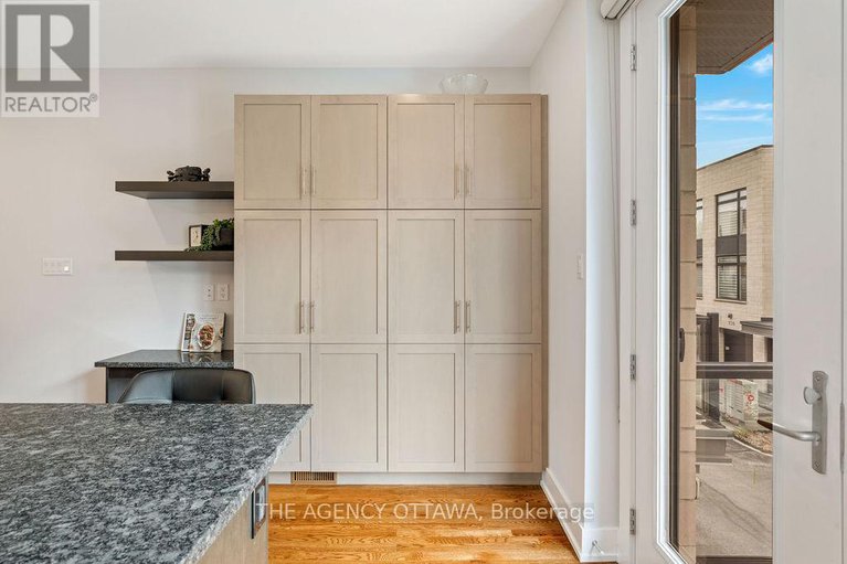 28535462/353c-booth-street/west-centre-town/ottawa/ontario/K1R7K1_7