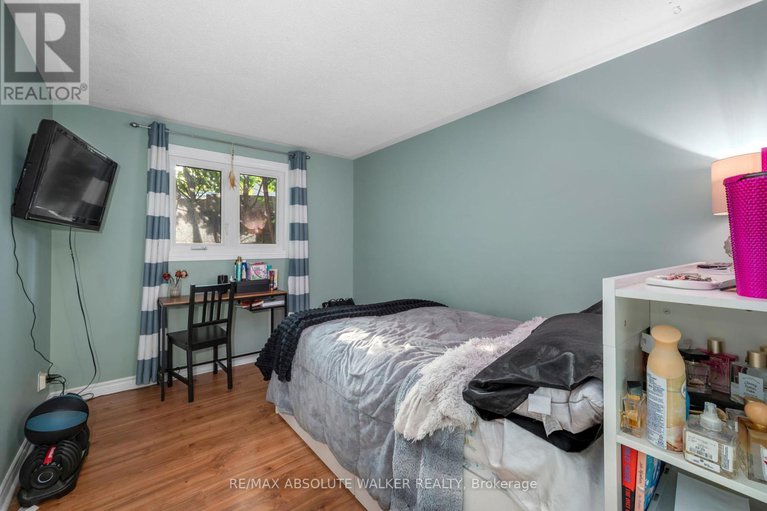 28742533/428-hatfield-crescent/bilberry-creekqueenswood-heights/ottawa/ontario/K1E1M8_12