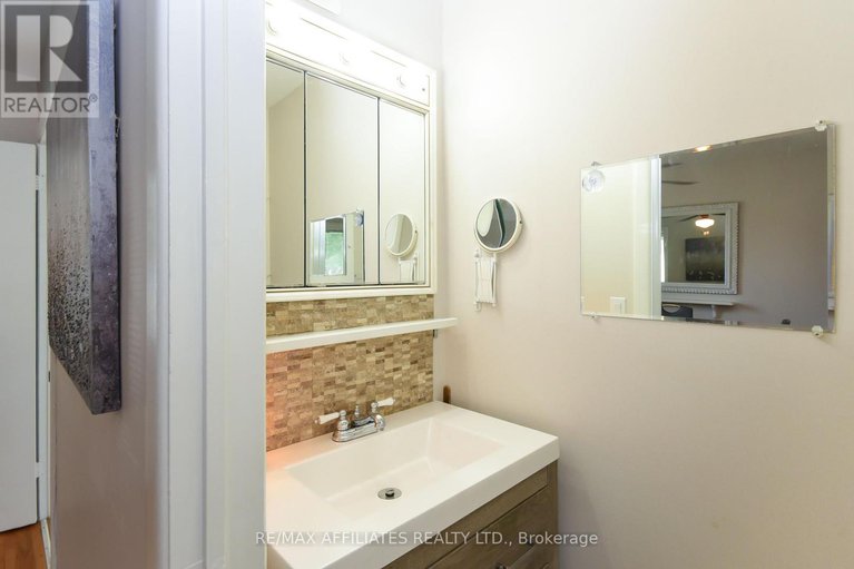 28846250/323-fullerton-avenue/overbrookcastle-heights/ottawa/ontario/K1K1K2_33