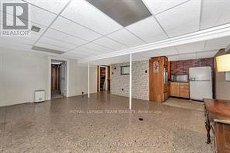 28367532/2099-balharrie-avenue-s/hawthorne-meadows/ottawa/ontario/K1G1G4_17