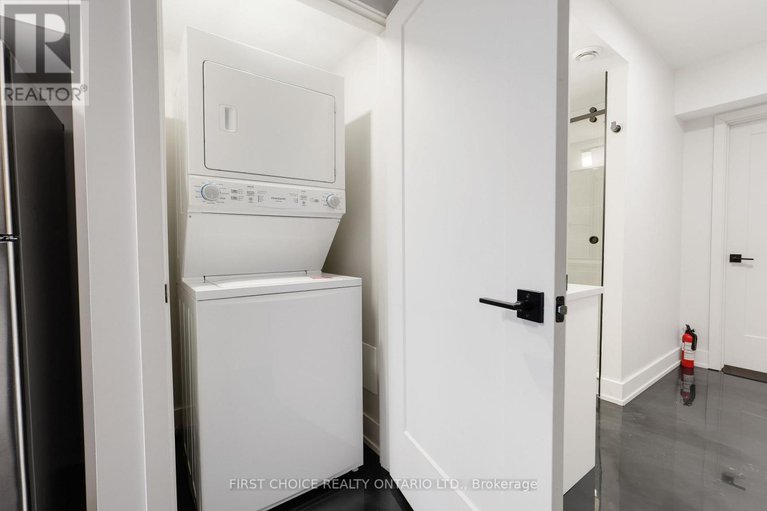 29428405/271-queen-mary-street/overbrookcastle-heights/ottawa/ontario/K1K1X1_40