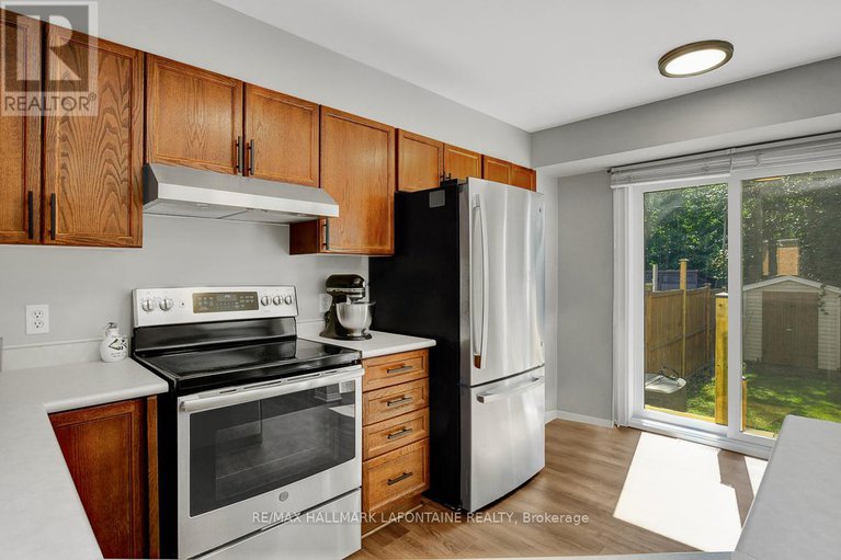 28827853/446-lawler-crescent/chatelaine-village/ottawa/ontario/K4A3Y3_18
