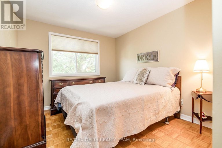 28889907/334-omer-lacasse-avenue/queenswood-heights-south/ottawa/ontario/K1E2X8_15