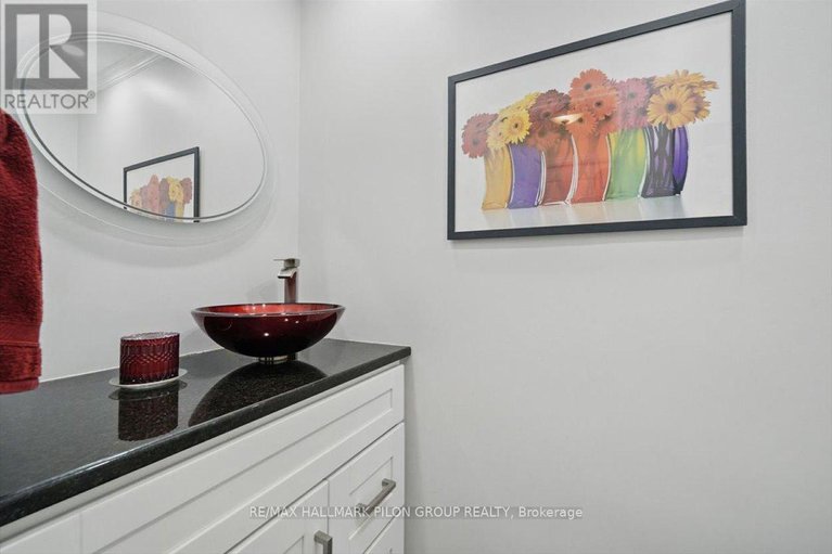 28453219/54-fardon-way/hunt-club-park/ottawa/ontario/K1G4N4_17