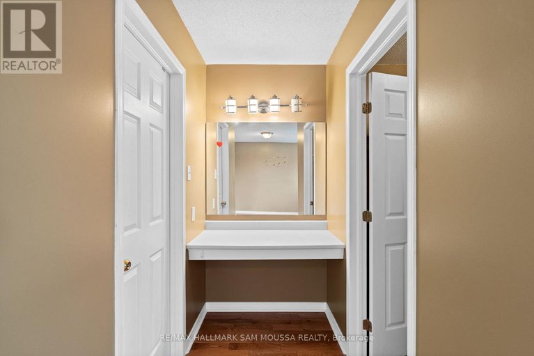 28323981/11-highmont-court/kanata-lakesheritage-hills/ottawa/ontario/K2T1B3_22
