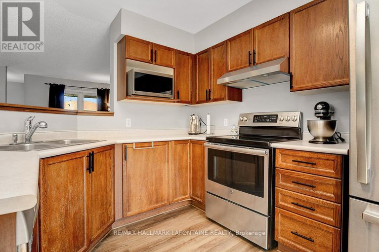 28827853/446-lawler-crescent/chatelaine-village/ottawa/ontario/K4A3Y3_14
