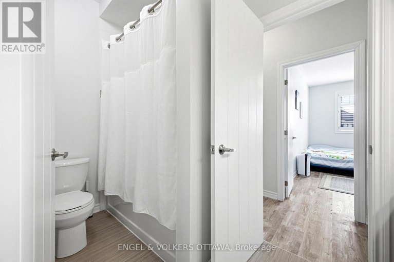 29515516/252-rue-des-soldats-riendeau-street/half-moon-bay/ottawa/ontario/K2J5Z4_29